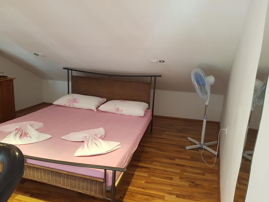 גראדאץ Apartments Mirela מראה חיצוני תמונה