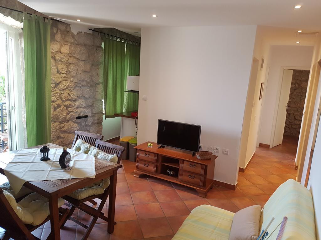 גראדאץ Apartments Mirela מראה חיצוני תמונה